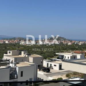 ŠIBENIK, VODICE – Prostrana Vila s prekrasnim pogledom na more