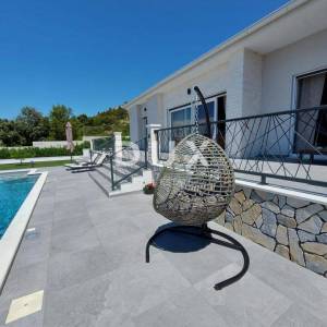 ŠIBENIK, ŽABORIĆ - Prekrasna vila s bazenom i pogledom na more