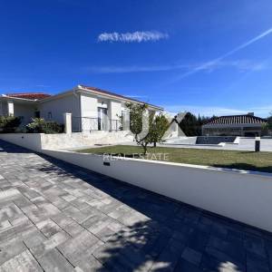 ŠIBENIK, ŽABORIĆ - Prekrasna vila s bazenom i pogledom na more