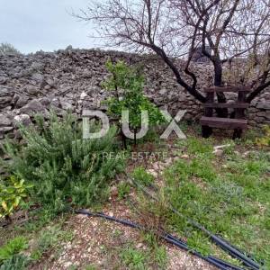 ŠIBENIK, ZATON - Prostrano imanje s objektom i građevinskom dozvolom