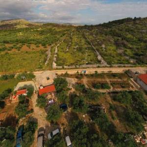 ŠIBENIK, ZATON - Prostrano imanje s objektom i građevinskom dozvolom
