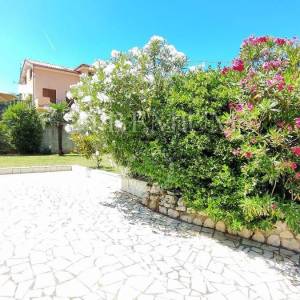Šilo, apartman 80 m od plaže, s okućnicom i pogledom na more!