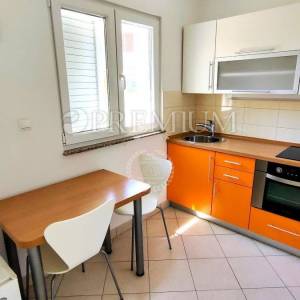Šilo, apartman 80 m od plaže, s okućnicom i pogledom na more!