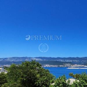 Šilo, apartman 80 m od plaže, s okućnicom i pogledom na more!