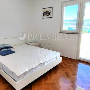 Šilo, apartman 80 m od plaže, s okućnicom i pogledom na more!