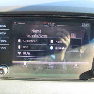 Škoda Karoq 1.6 TDi *LED, NAVIGACIJA, KAMERA*