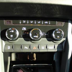 Škoda Karoq 1.6 TDi *LED, NAVIGACIJA, KAMERA*