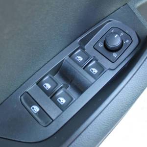 Škoda Karoq 1.6 TDi *LED, NAVIGACIJA, KAMERA*