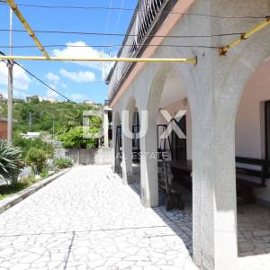 ŠKURINJE - TIBLJAŠI - kuća sa pogledom na more 200m2 + okoliš 300m2