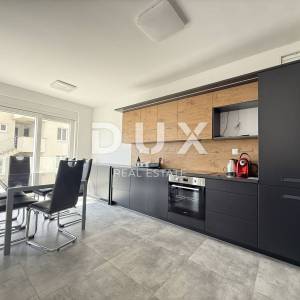 SMOKVICA - Apartman sa zajedničkim bazenom 250m od mora