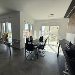 SMOKVICA - Apartman sa zajedničkim bazenom 250m od mora