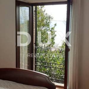 SMOKVICA - kuća s 4 apartmana drugi red do mora (50m), garaža 