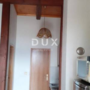 SMOKVICA - kuća s 4 apartmana drugi red do mora (50m), garaža 