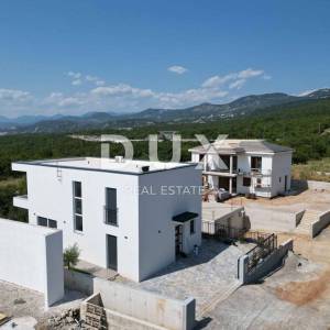 ŠMRIKA- moderna villa 157m2 s panoramskim pogledom na more i s bazenom + okoliš 325m2