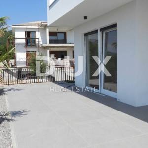 ŠMRIKA- moderna villa 157m2 s panoramskim pogledom na more i s bazenom + okoliš 325m2