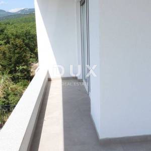 ŠMRIKA- moderna villa 157m2 s panoramskim pogledom na more i s bazenom + okoliš 325m2