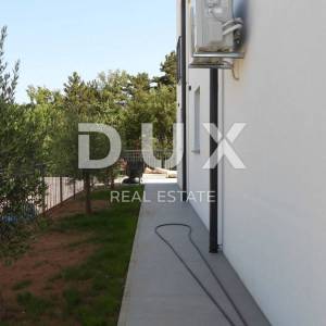 ŠMRIKA- moderna villa 157m2 s panoramskim pogledom na more i s bazenom + okoliš 325m2