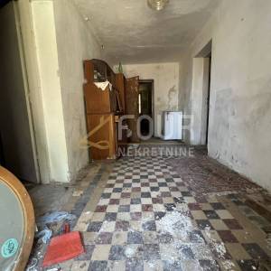 Šmrika, starina s potencijalom, idealno za investitore!