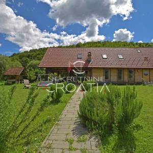 SNIŽENO!!! PRILIKA: RUSTIKALNA VILA S BAZENOM 
