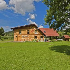 SNIŽENO!! PRILIKA: RUSTIKALNA VILA S BAZENOM