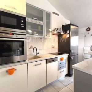 Soline, namješten apartman, s pogledom na more, 150 m od plaže!