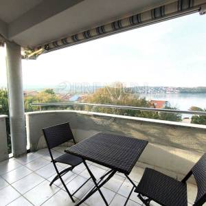 Soline, namješten apartman, s pogledom na more, 150 m od plaže!