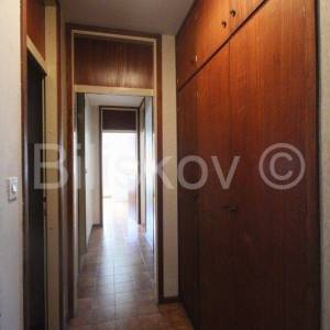 Split, Bol, trosoban stan 77 m2, ostava 15 m2