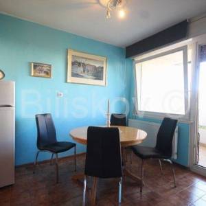 Split, Bol, trosoban stan 77 m2, ostava 15 m2