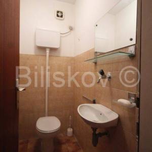 Split, Bol, trosoban stan 77 m2, ostava 15 m2