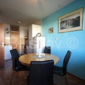 Split, Bol, trosoban stan 77 m2, ostava 15 m2