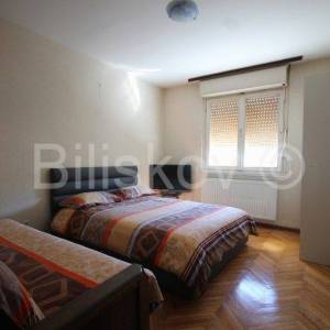 Split, Bol, trosoban stan 77 m2, ostava 15 m2