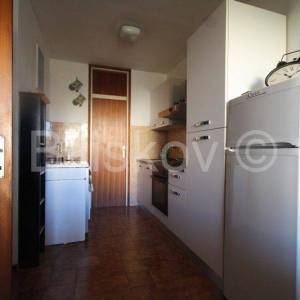 Split, Bol, trosoban stan 77 m2, ostava 15 m2