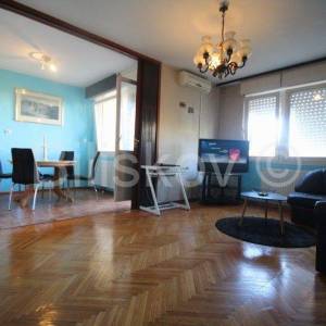 Split, Bol, trosoban stan 77 m2, ostava 15 m2