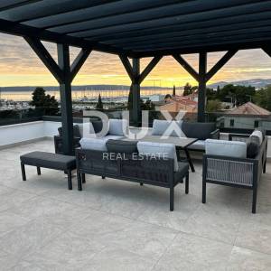 SPLIT, KAŠTEL GOMILICA - Vrhunski penthouse s prekrasnim pogledom na more!