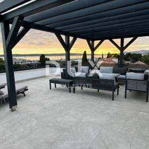 SPLIT, KAŠTEL GOMILICA - Vrhunski penthouse s prekrasnim pogledom na more!