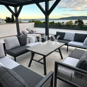 SPLIT, KAŠTEL GOMILICA - Vrhunski penthouse s prekrasnim pogledom na more!