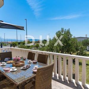 SPLIT, KAŠTEL - Predivna vila s bazenom i pogledom na more