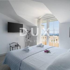 SPLIT, KAŠTEL - Predivna vila s bazenom i pogledom na more
