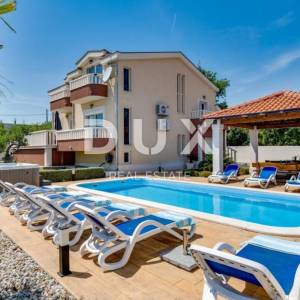 SPLIT, KAŠTEL - Predivna vila s bazenom i pogledom na more