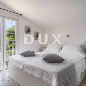 SPLIT, KAŠTEL - Predivna vila s bazenom i pogledom na more