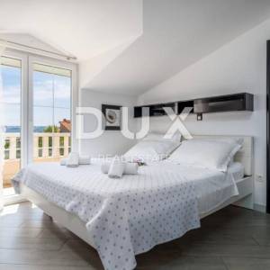 SPLIT, KAŠTEL - Predivna vila s bazenom i pogledom na more