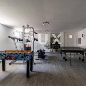 SPLIT, KAŠTEL - Predivna vila s bazenom i pogledom na more
