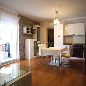 Split, prodaja, trosoban stan, velika terasa, 2 parkirna mjesta
