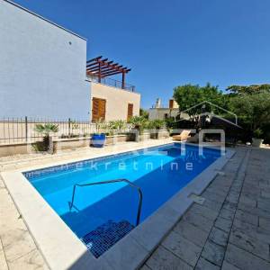 *** Splitska, Brač - Ekskluzivna villa s panoramskim pogledom na more ***