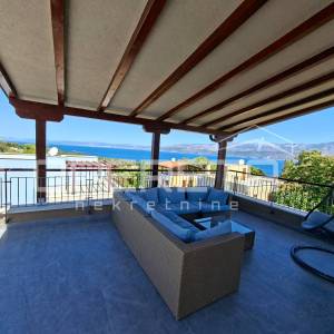 *** Splitska, Brač - Ekskluzivna villa s panoramskim pogledom na more ***