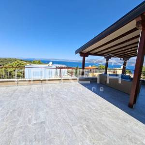 *** Splitska, Brač - Ekskluzivna villa s panoramskim pogledom na more ***