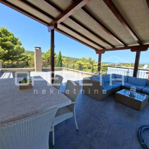 *** Splitska, Brač - Ekskluzivna villa s panoramskim pogledom na more ***