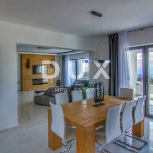 SRDOČI, MARTINKOVAC, BRESTOVICE-  stan u prizemlju 170m2 s panoramskim pogledom na more i bazenom + okućnice 250m2 najam