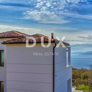 SRDOČI, MARTINKOVAC, BRESTOVICE-  stan u prizemlju 170m2 s panoramskim pogledom na more i bazenom + okućnice 250m2 najam