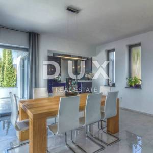 SRDOČI, MARTINKOVAC, BRESTOVICE-  stan u prizemlju 170m2 s panoramskim pogledom na more i bazenom + okućnice 250m2 najam